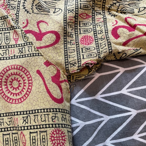 Om patterned shirt - Picture 3 of 3